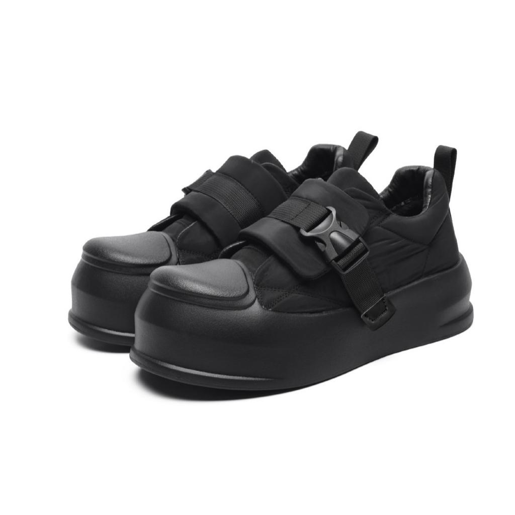 New thick-soled Velcro fleece thickened warm small black shoes heightening shoes comfortable board shoes