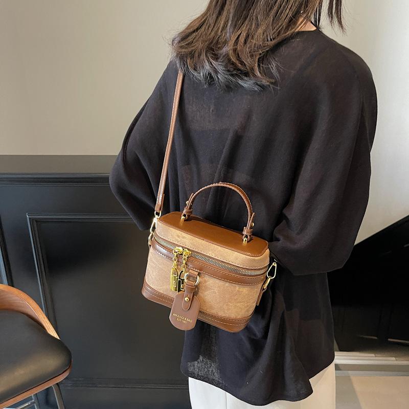 Niche Design Bag Women's Bag 2025 New Box Bag Portable Small Square Bag Fashionable and Simple Single Shoulder Messenger Women's Bag
