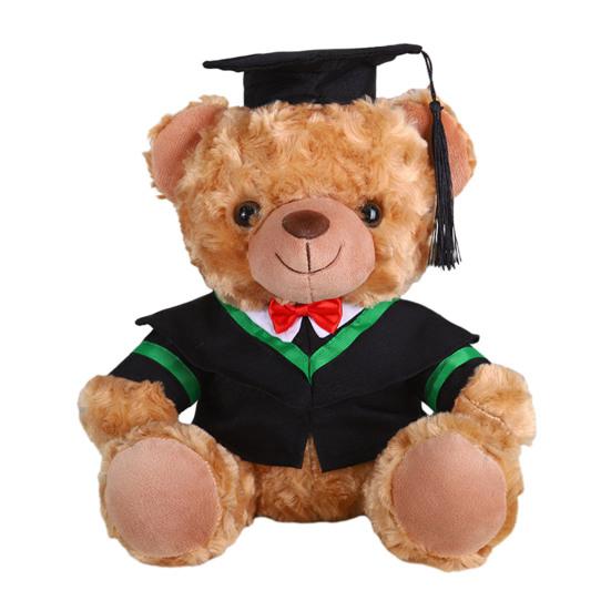 Plyšový medvídek absolvent 2025 s talárem, čepicí a střapcem, roztomilý hnědý absolvent