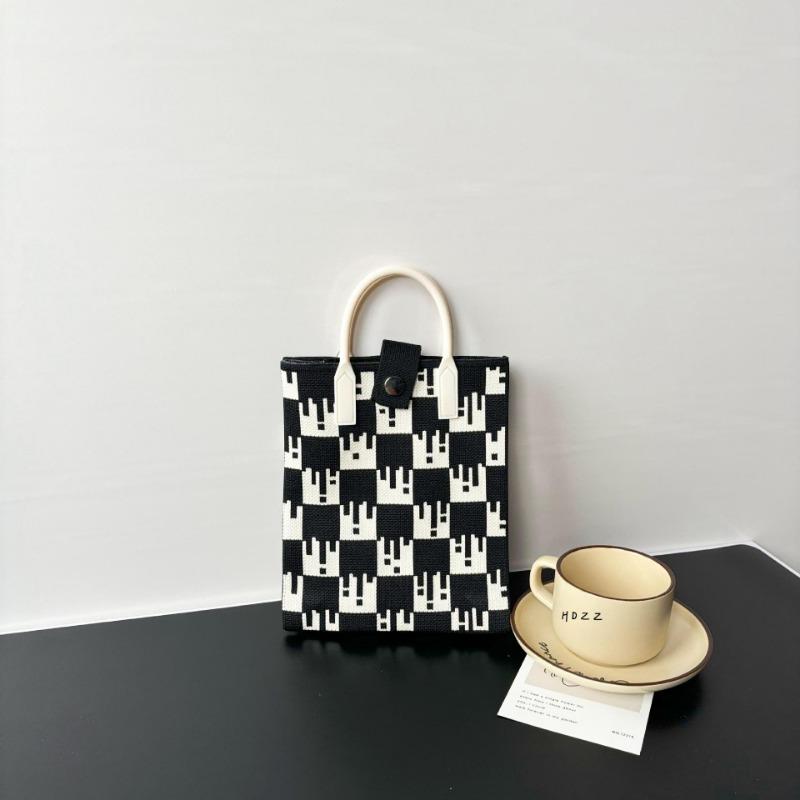 New large-capacity knitted bag, mobile phone bag, niche shoulder messenger bag, high-end, cartoon fashion handbag.