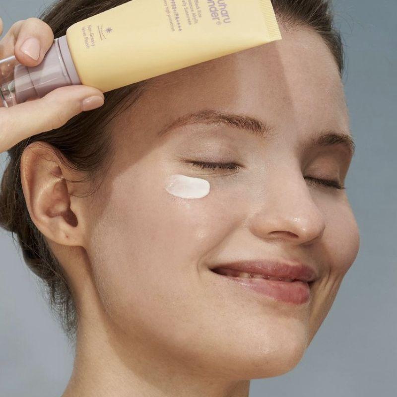 HARUHARU WONDER Black Rice Moisture Airyfit Daily Sunscreen SPF50+ PA++++ – Lightweight Hydrating Organic Sunscreen, 50 Ml