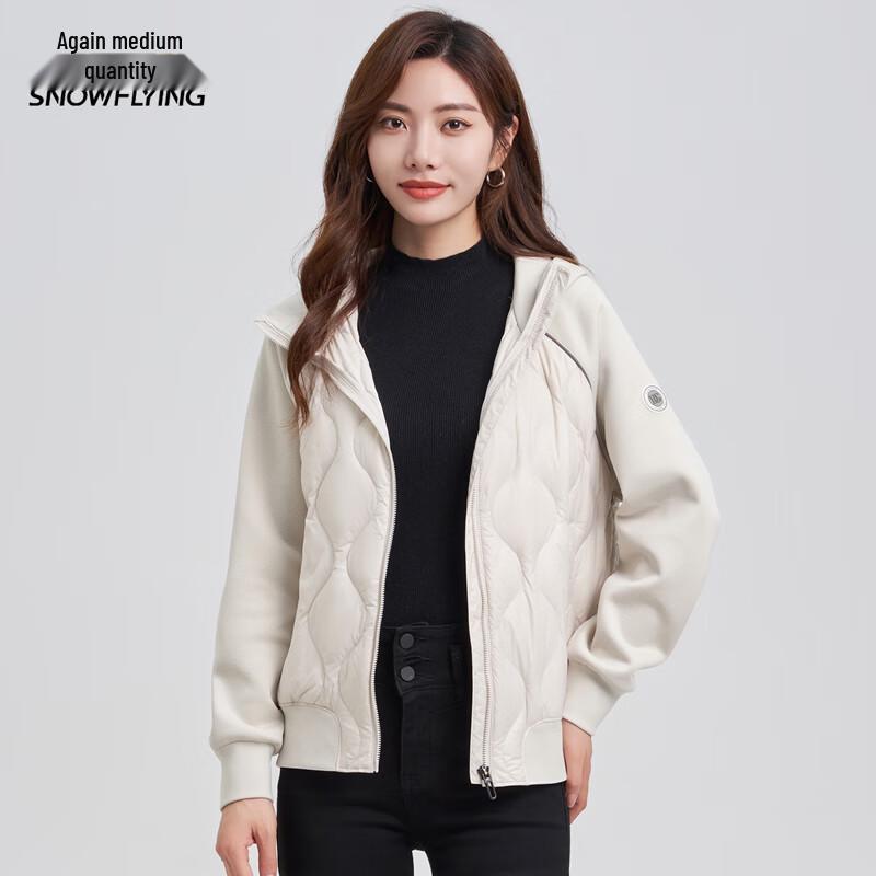 

Женская легкая куртка с капюшоном на гусином пуху M