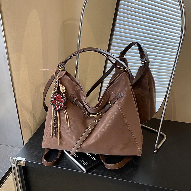 Large-capacity Commuter Bucket Bag Female Niche Design 2025 New Shoulder Messenger Bag Multi-functional Korean Version Backpack