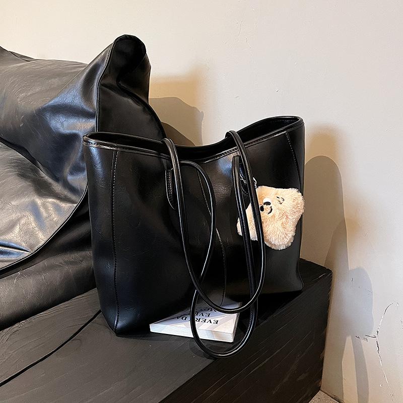 Retro large-capacity bag women's 2025 new Korean versatile simple tote bag commuting to work shoulder armpit bag