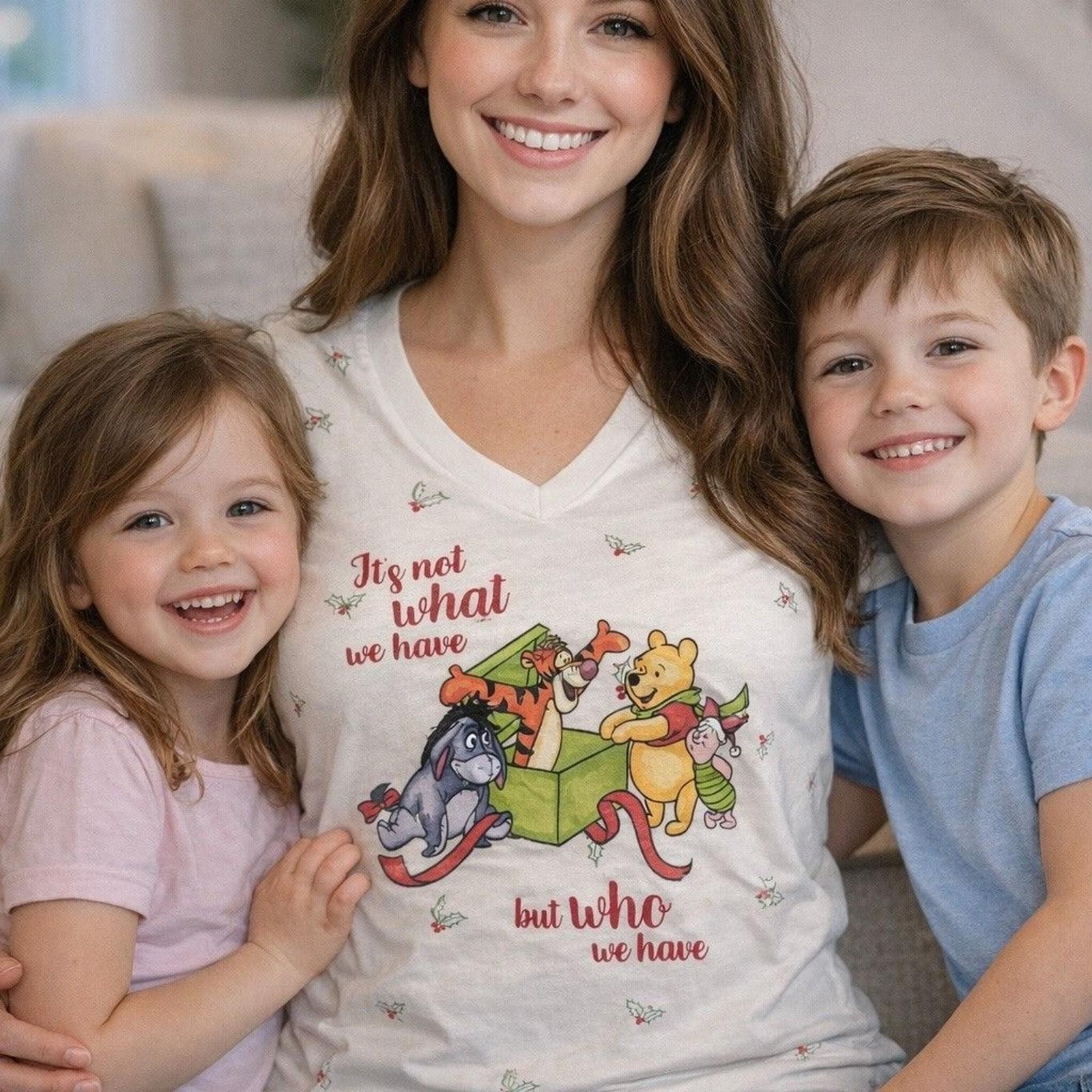 Disney Winnie the Pooh Friends T-Shirt Womens XS Ivory V-Neck Holiday M