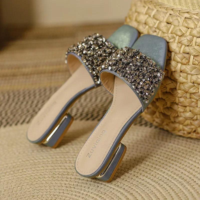Fashion Summer Cool Slippers for Women Fashion Flat Casual Beach Slides Female Luxy Rhinestone Peep Toe Soft Sole Shiny Sandals 2024