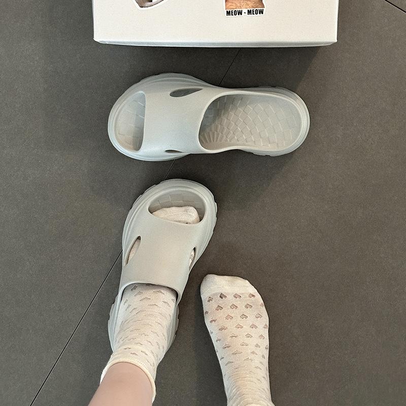 Fashion sandals simple thick-soled heightening cool slippers women's summer Korean version solid color casual versatile beach one-word sandals