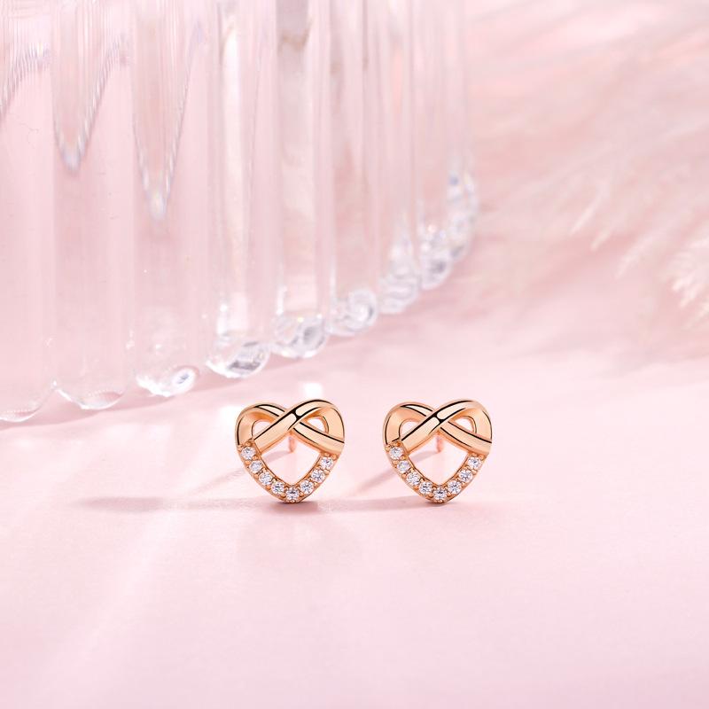 

Серьги-пусеты из пресноводного жемчуга в стиле Fashion Love, женские, нишевые, с чувством высокого класса, для ухода за проколотыми ушами, в форме персикового сердца, милые, с легким ароматом, ювелирные изделия