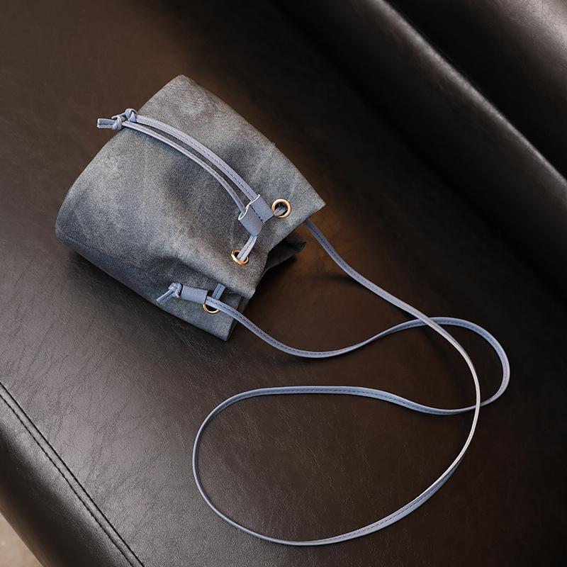 Trendy drawstring bundle bucket bag fashionable versatile leather large capacity shoulder messenger bag mobile phone bag