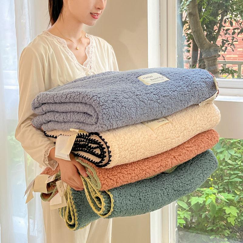 Shell-Edge Appliqué Bubble Fleece Blanket - Half-Plush Classroom & Office Throw