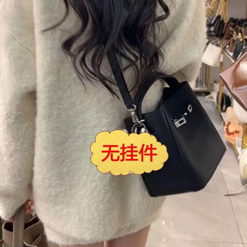 

Lychee pattern new fashionable versatile light luxury high sense women s portable shoulder crossbody commuter bucket bag