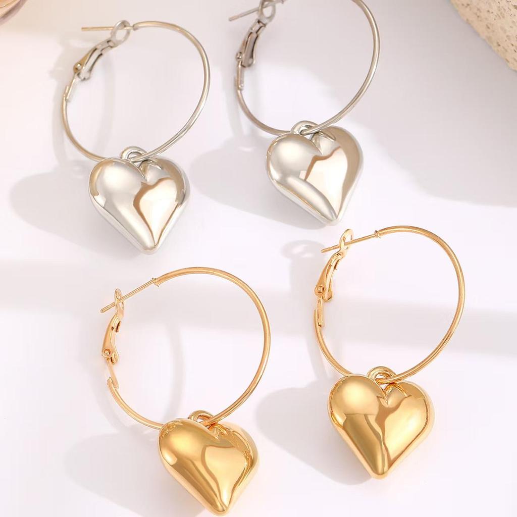Trendy Three-Dimensional Exaggerated Heart Earrings for Women 