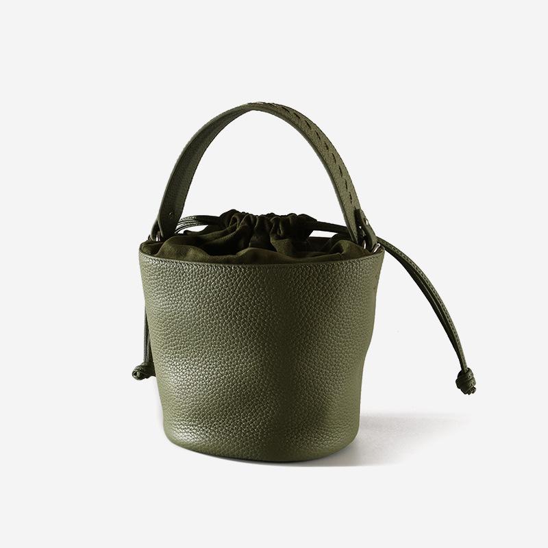 Neue Bucket Bag aus Rindsleder mit Top-Layer-Struktur im minimalistischen Stil und mit strukturierter Handtasche, vielseitig einsetzbar für den Weg zur Arbeit, Umhängetasche mit einer Schulter