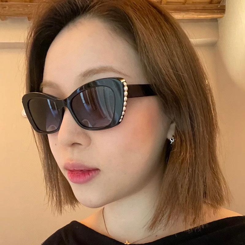 Panika Chen Women's Cat Eye Shape Sunglasses Pearl Decoration Stylish Sun Glasses Fashion Show Performance Sun Glass