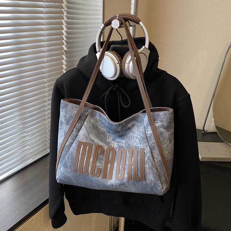 

2025 Bestseller Large Capacity Leather Tote Bag - Women s Fashion Shoulder Bag for College and Commute