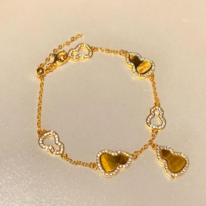 Elegant Multi-layer Floral Diamond Bracelet: High-End Geometric Design for Fashionable Women