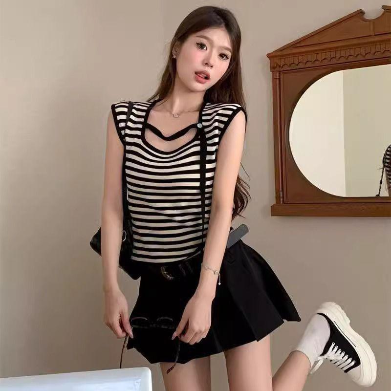 

Женский облегающий трикотажный топ с квадратным вырезом и рукавами-крылышками M