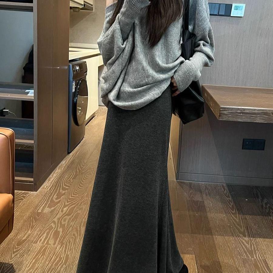 

Black Velvet Fishtail A-line Midi Skirt - Slimming, Hip-hugging, and Flaw-covering XL [126-145 lbs]