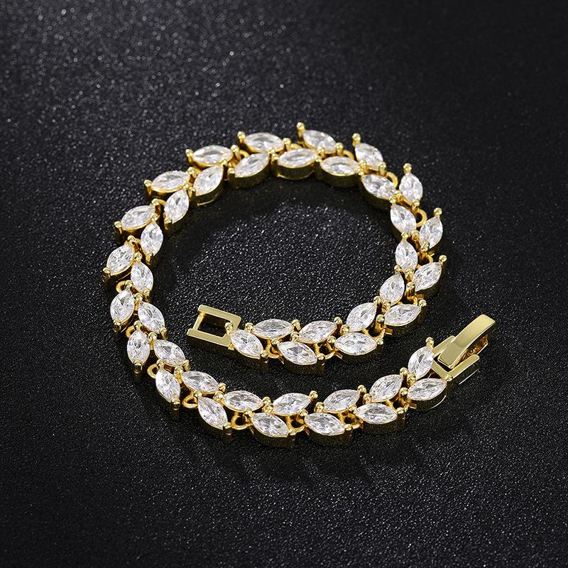 

2026 New High End Commuter Horse Eye Leaf Zircon Bracelet for Women, Fashionable, Elegant, Adjustable Length, Exquisite Zircon