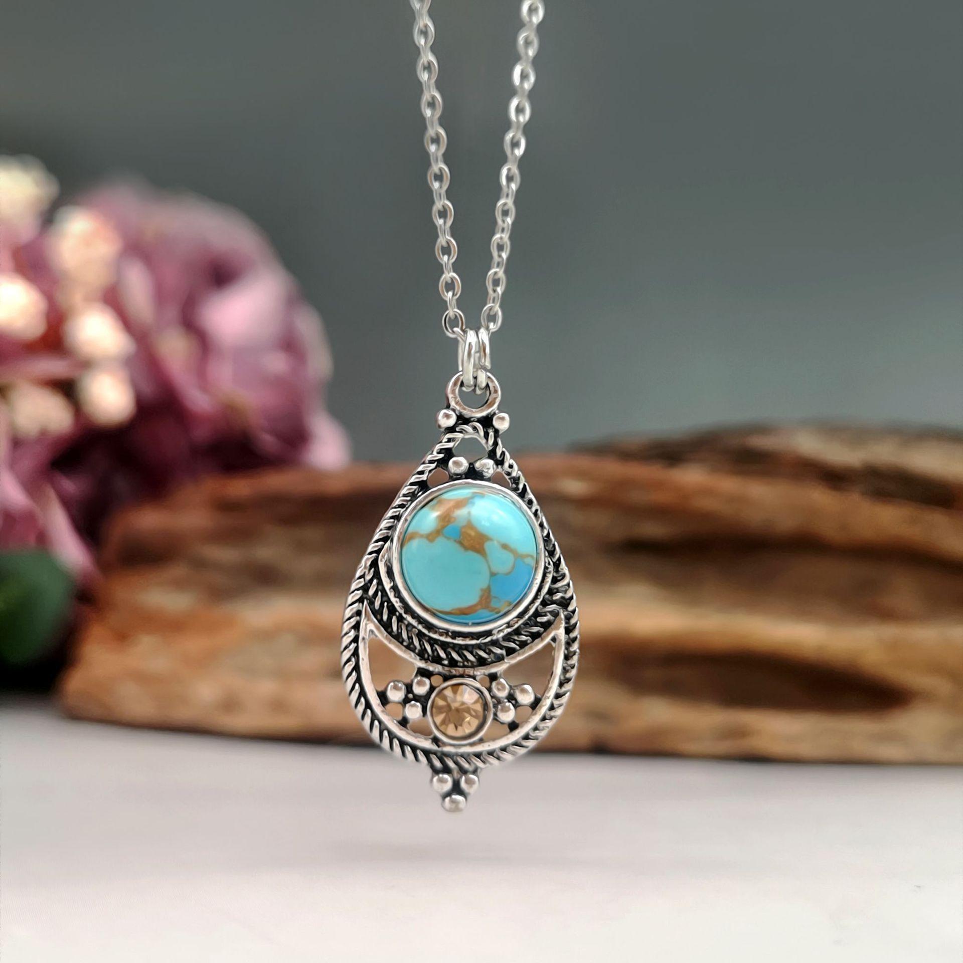 

Literary and retro court style pendant, natural stone high-end water drop dragon crystal turquoise necklace.