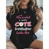 Damen Schwarzes COTE Enkelin T-Shirt mit Gänseblümchen-Grafik, Rundhalsausschnitt, Kurze Ärmel, Lässiges Top als Geschenk für Familientreffen