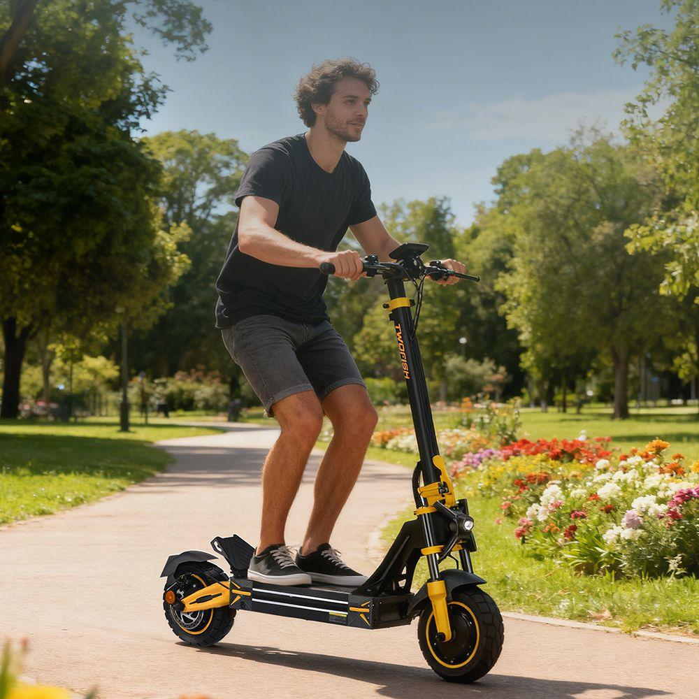 Monopattino Elettrico Pieghevole Twofish TW3 Pro Ruote da 11" con Sblocco NFC Motore da 2000W 52V 23Ah Freni a Doppio Disco Autonomia Massima 55 Km Carico Massimo 120 Kg