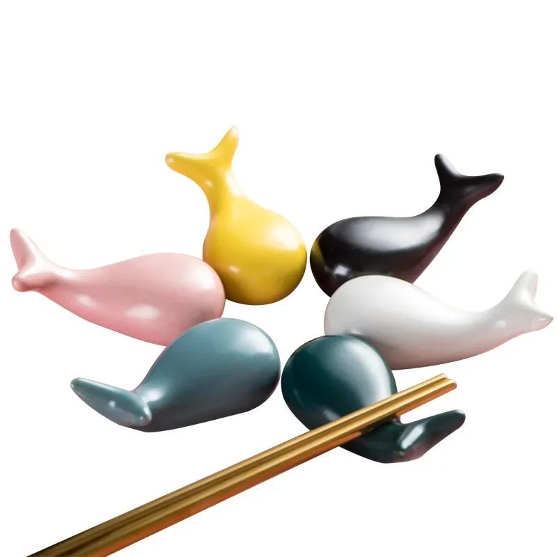 3*3.5*7cm Portacannesucchi in Ceramica Cartone Animato Forma di Balena Tappetino per Bacchette Arte Cucina Artigianato Tavola Supporto per Bacchette