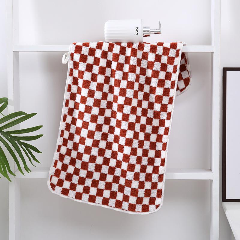 

Checkerboard Coral Fleece Bath Towel: Soft, Absorbent, Lint-Free, Skin-Friendly Towel for Adults. Hand Towel 35x75 cm красный