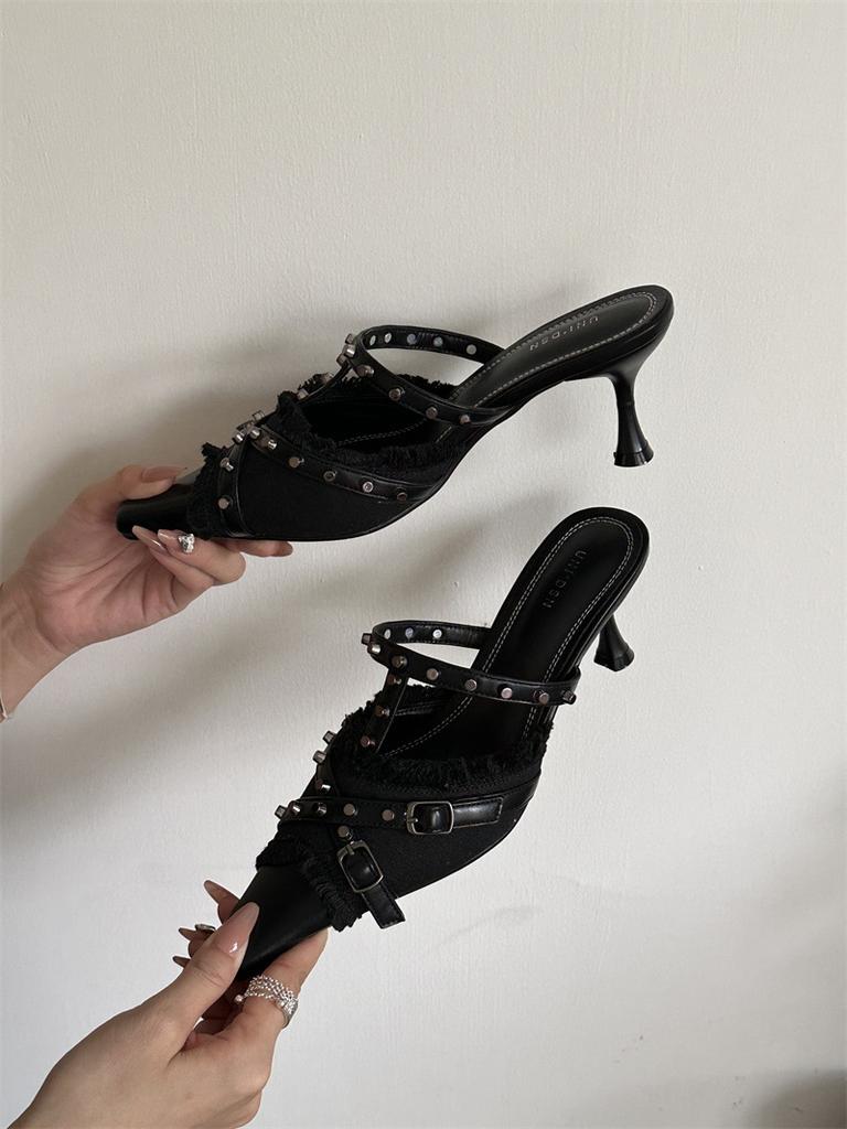 Temperament designkänsla tunn klack nit väska huvud halvtofflor damskor nya spetsiga högklackade sandaler