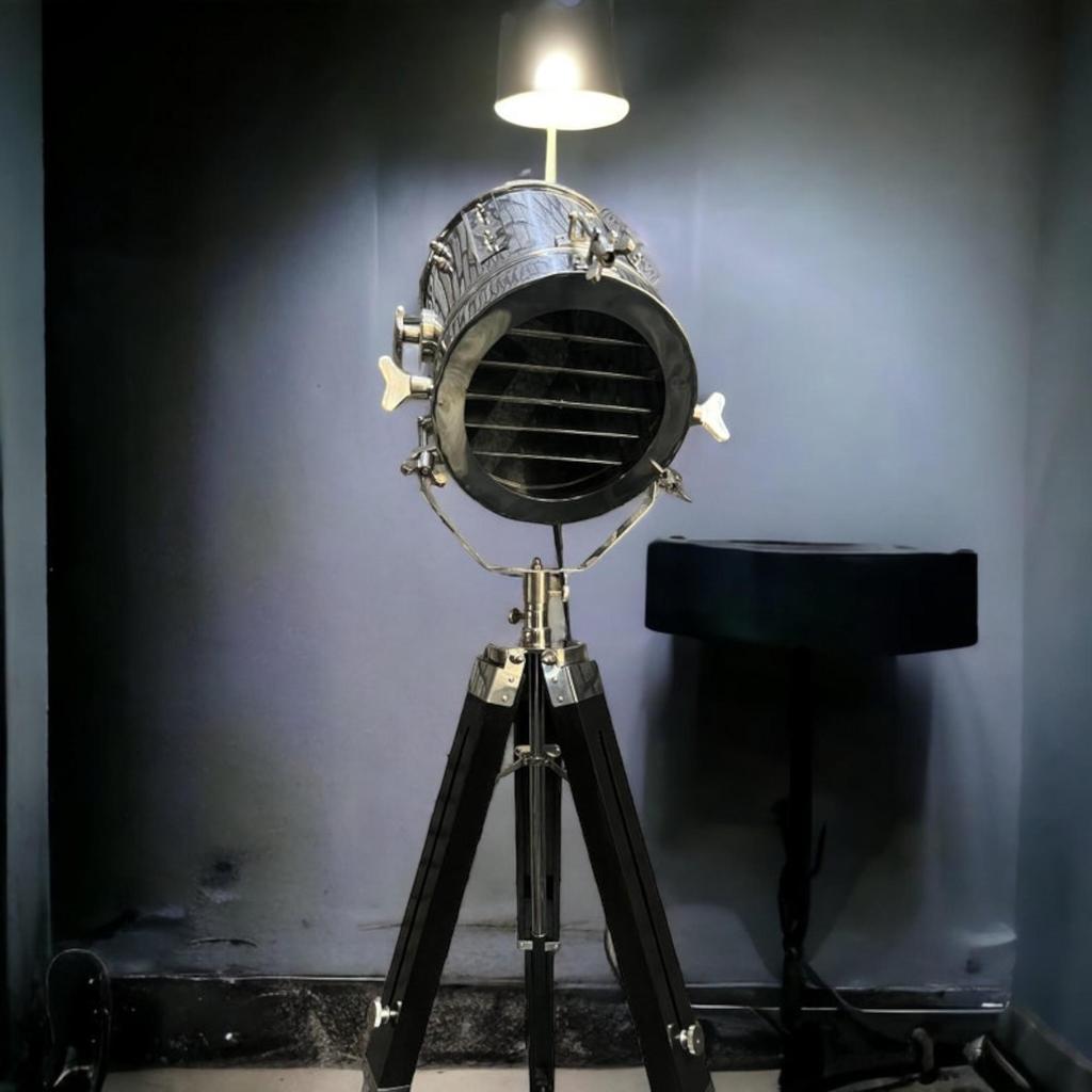 67-Zoll Nautische Stativ-Stehleuchte - Handgefertigter Chrom- und Holzsockel - Industrielles Maritimes Dekor