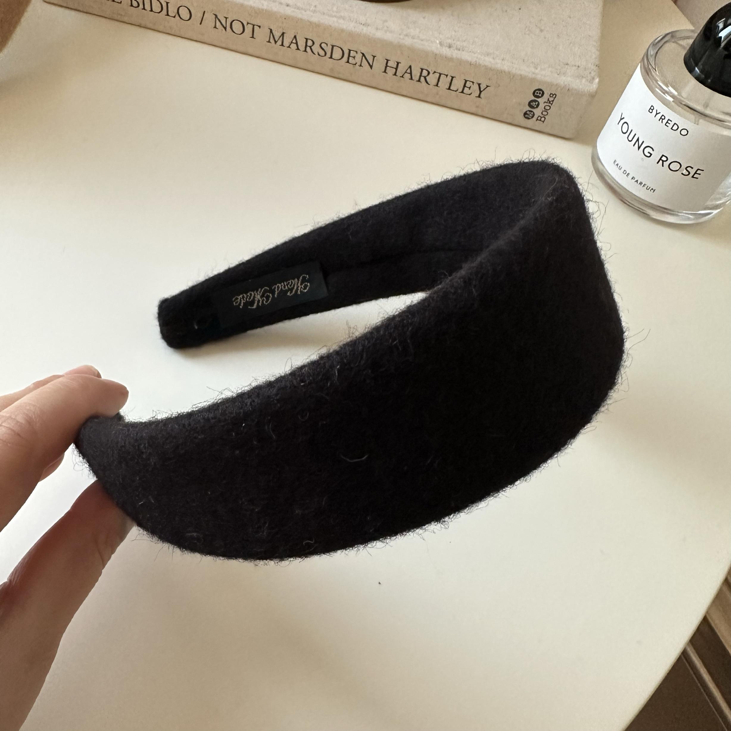 

Корейские женские широкие повязки для волос, однотонные осенние обручи для волос, элегантные аксессуары для волос, женские зимние повязки на голову, головной убор Size fits all