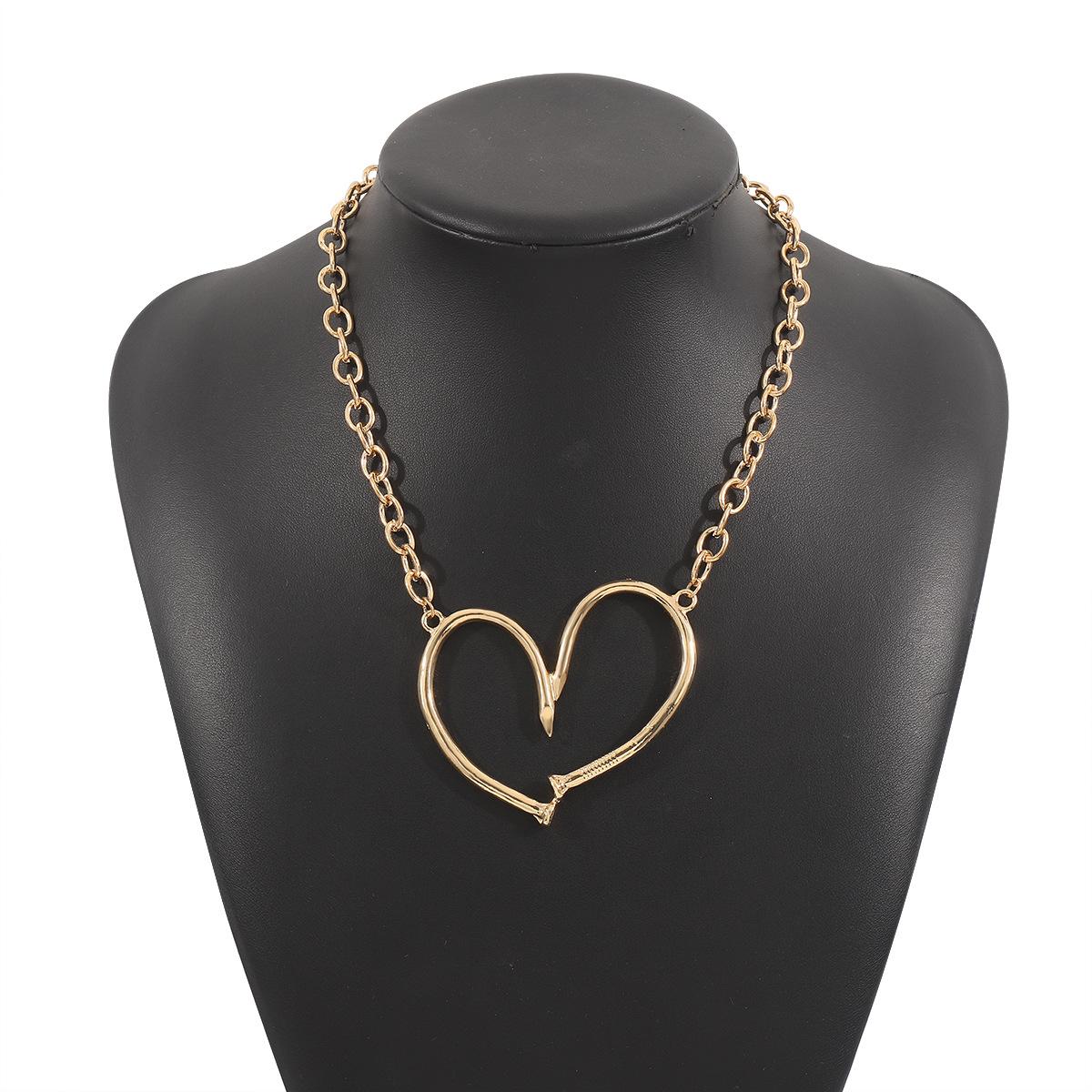 Women European Summer New Simple Alloy Necklace Light Luxury Minimalist Hollow Heart Pendant Clavicle Necklace золотой