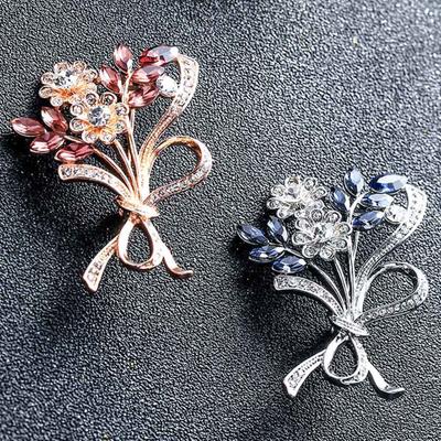Kobiety Rhinestone Inkrustowany Bukiet Kwiatów Broszka Pin Cardigan Szal Odznaka Akcesoria