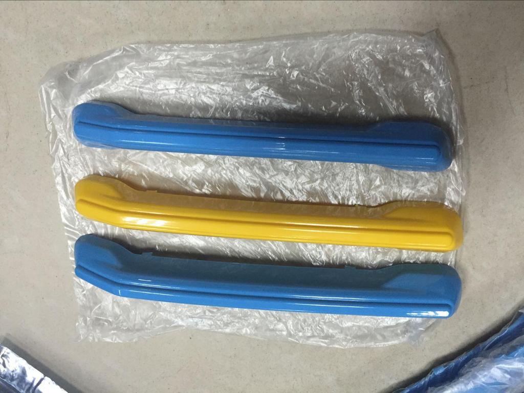 Compatible with 2017-2020 XC60: Three-Color Center Grille Decorative Snap-On Sticker for XC90 and S90 Models.
