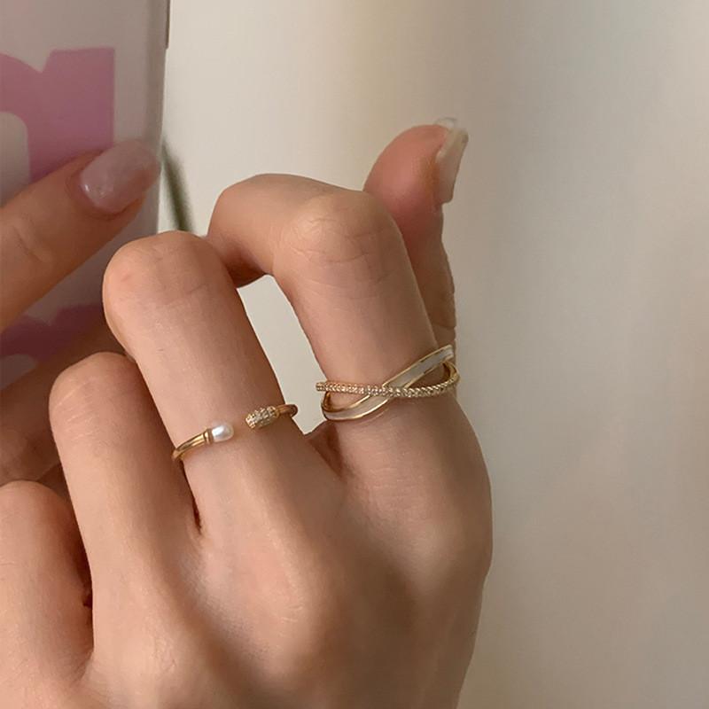 Korean Artistic Daejeon 2022 Trendy Shell Cross Ring For Women Modern Fashionable Hand Jewelry