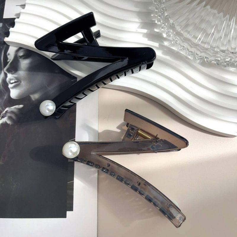 1pc Minimally designed grab clip, new high-end plastic women's hair clip, shark clip hair accessory at the back of the head