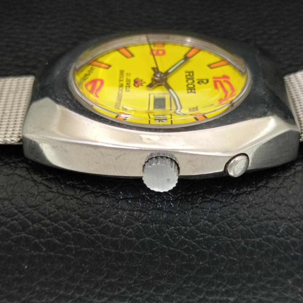 RICOH R31 AUTOMATIC VINTAGE JAPAN MENS YELLOW COLOR DIAL WATCH a706844-1
