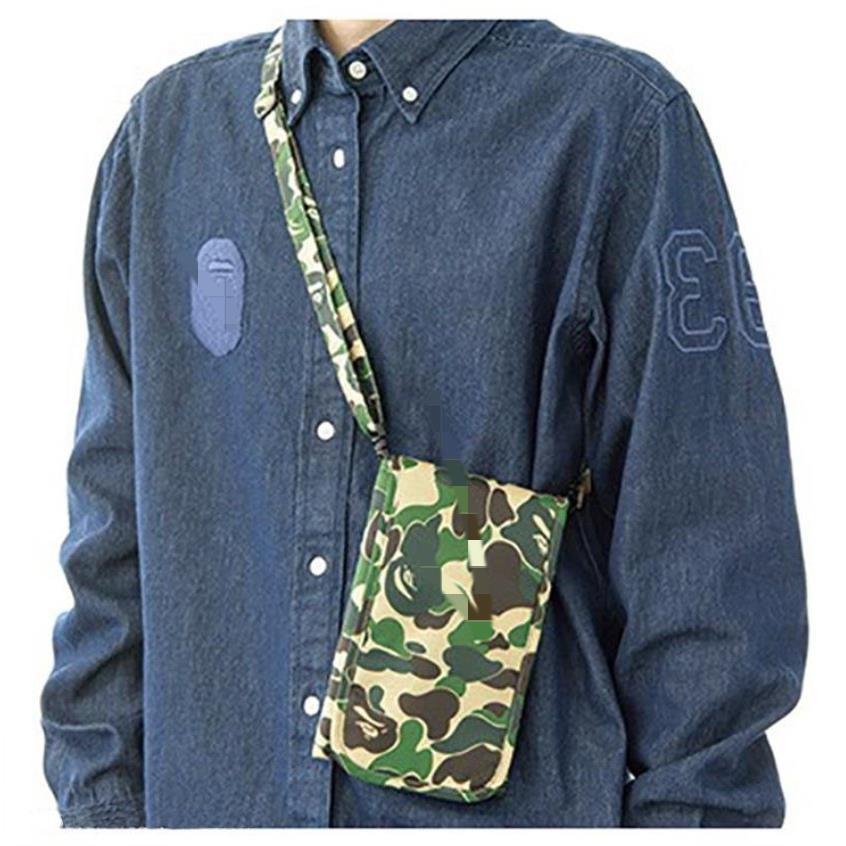 Japanische Magazin-Beilage: Ape Head Camouflage Wasserdichte Faltbare Schultertasche & Reisepasshalter