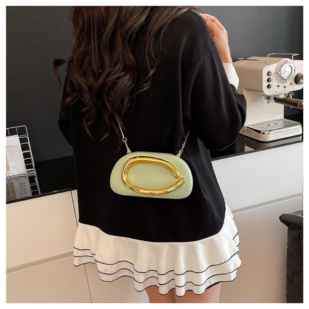 Ladies' Detachable Chain Shoulder Strap Bag -Gold Metallic PVC Banquet Handbag with Magnetic Closure Design, Simple and Fashionable Commuter Party Use