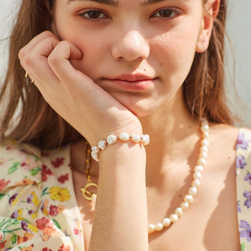 FINDELISE Baroque Pearls Bracelet