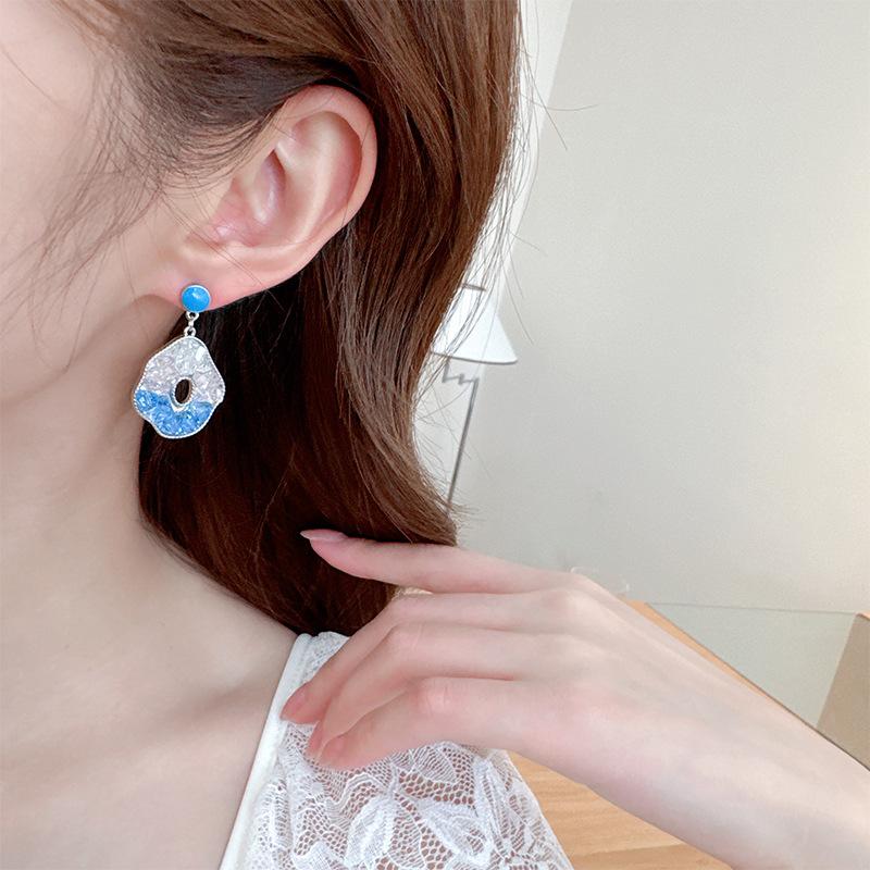 Women's Light Luxury Design Elegant Geometric Earrings Fashionable And Versatile Niche Design Gradually Changing Color Earrings