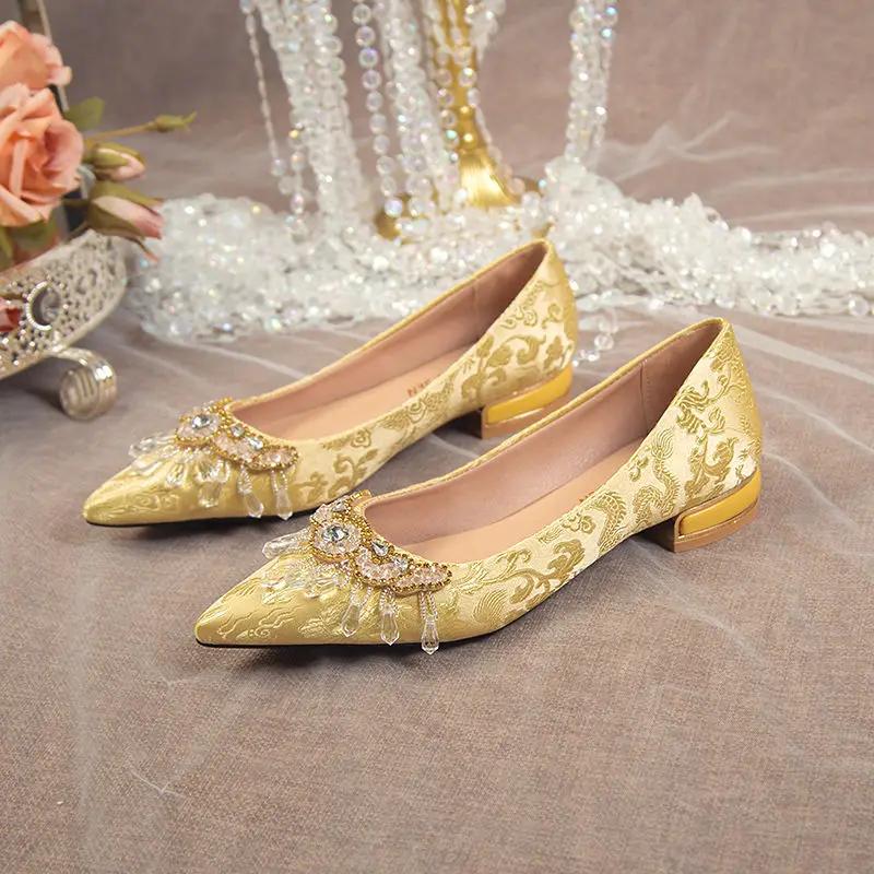 Fashion With Crystals Ladies Pumps Rhinestone Formal Diamond Wedding Bride Shoe Medium Heels Pointed Toe Women's Shoes on Sale Wholesale