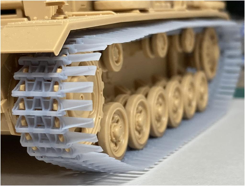 Chino Model 1/35 Scale Winterkette Type 3 Pre-Linked Working Tracks for Panzer III/IV (Plastic Model Kit Parts) CM-073A