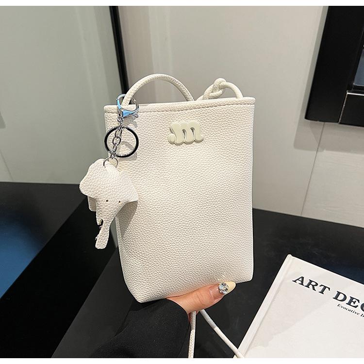 

Женская сумка на плечо из мягкой кожи в виде слона - Лето 2024 Высококлассная нишевая мода Сумка кроссбоди для телефона грязно-белый