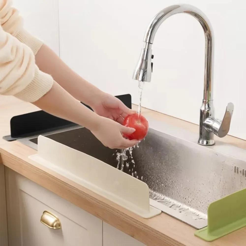 1/2pcs Silicone Sink Baffle Splash Guard Oil-Proof with Suction Cup Pool Water Baffle Plate Kitchen Supplies Waterproof Screen