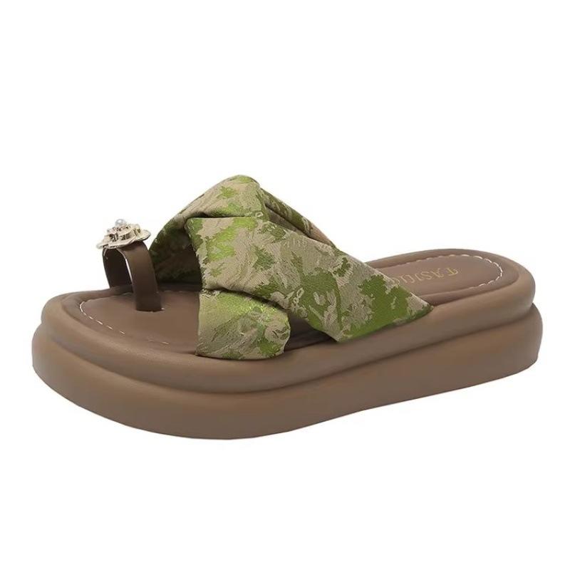 With skirts, slippers, women's summer wear 2025 new French toe muffin thick-soled sandals, new Chinese shoes