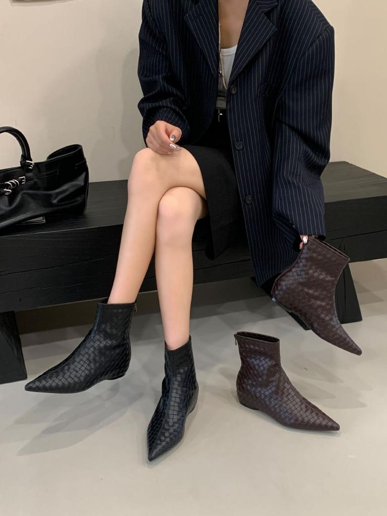 2025 autumn and winter new pointed-toed woven loose sleeve wedge short boots women's inner height-increasing and medium boots