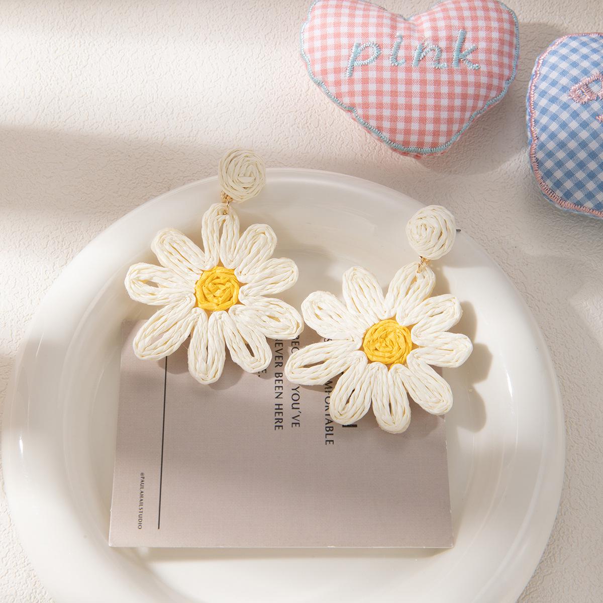 Colorful Daisy Woven Earrings - Seaside Resort Style for Women белый
