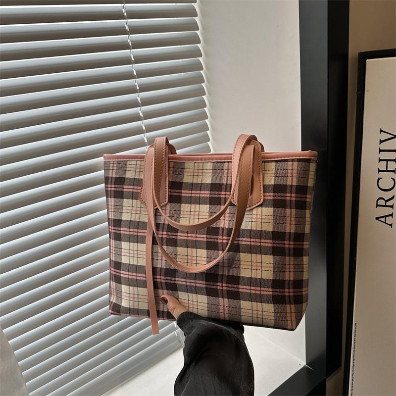 Large Capacity Stylish Women's Tote Bag Chic Plaid Design For Autumn Commute