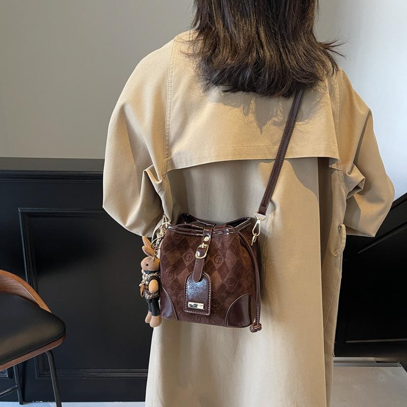 2025 New Fashion Trend Women's Bucket Bag Shoulder Bag Exquisite Oblique Span Small Bag Large Capacity